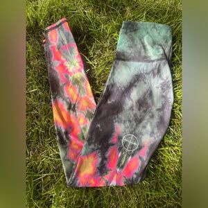 Teeki Eagle feather leggings, Size extra small , excellent condition